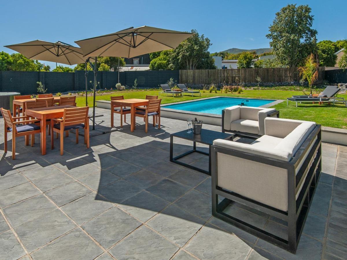 Glow Boutique Suites & Guesthouse Hermanus Bagian luar foto