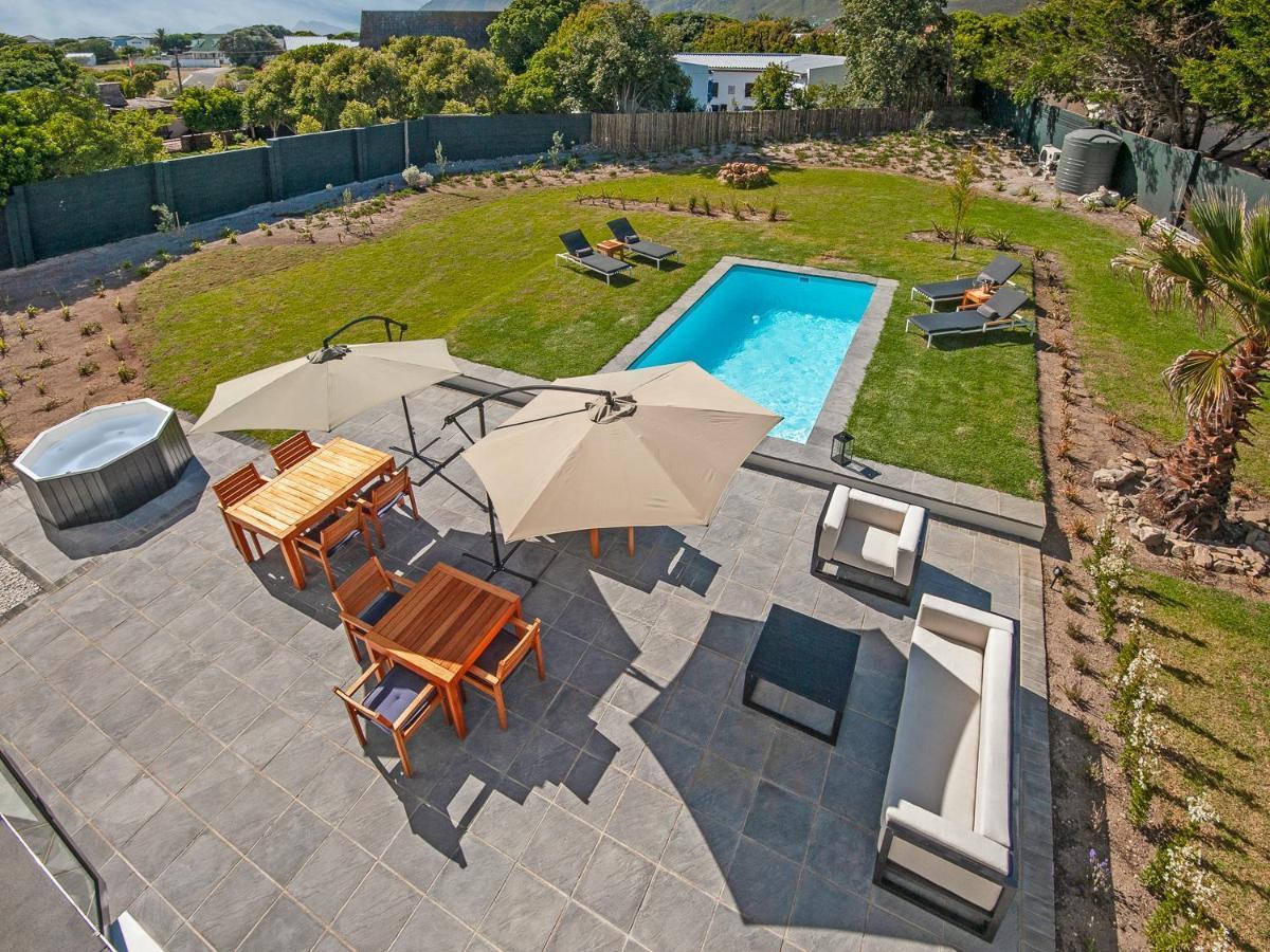 Glow Boutique Suites & Guesthouse Hermanus Bagian luar foto