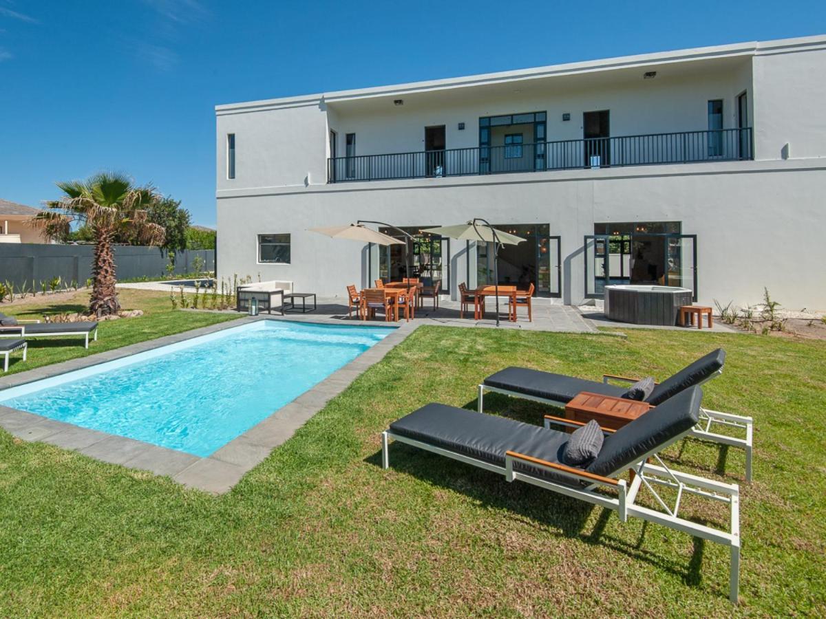 Glow Boutique Suites & Guesthouse Hermanus Bagian luar foto