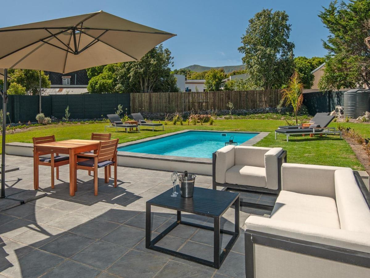 Glow Boutique Suites & Guesthouse Hermanus Bagian luar foto