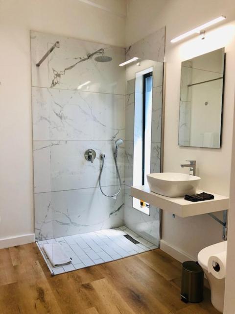 Glow Boutique Suites & Guesthouse Hermanus Bagian luar foto